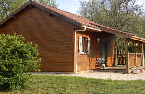 Promilhanes Ski Chalet | Pretty wooden house for 4, large pool "Chêne".
