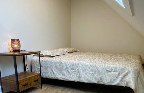Bucktown Apartment | Pricate bedroom in a Luxurious newly rehabbed apartment