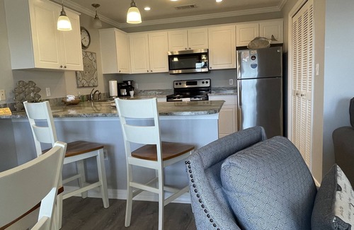 Gulf Place Condo | Price Drop for Fall, Two Night Stay, Private Beach Access, Great Restaurants