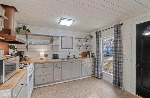 Uncertain House | Price Drop For This Weekend, Lakefront, Canoes & K