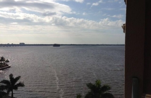 Edgewood Condo | *PRICE DROP*Monthly Specials* Penthouse Waterfront
