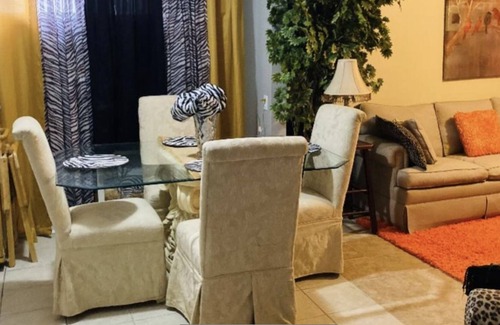 Whitehaven House | Price is right! Cute! & Cozy! 10 min from downtown Beale Street & Gra￼celand.