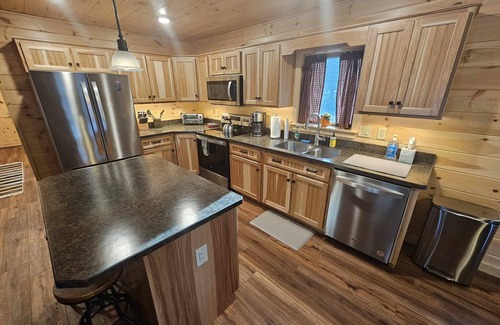 Weeks Mills Cabin | Price's Point - Cabin on the water
