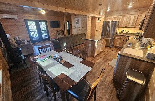 Weeks Mills Cabin | Price's Point - Cabin on the water