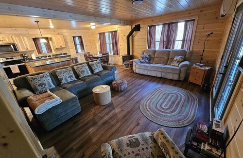 Weeks Mills Cabin | Price's Point - Cabin on the water