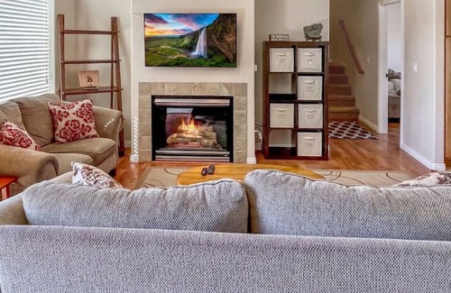 Donnelly Cabin | .Price Street Retrea · Spacious, Family and Pet friendly, WiFi, Fire Pit,