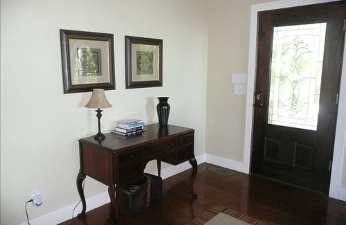 Screamer Mountain Cottage | Prices reduced for winter season! 5 star ratings at the Views, large deck, Wifi