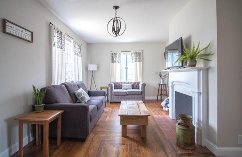 Dry Ridge House | Prickly Pair Suites