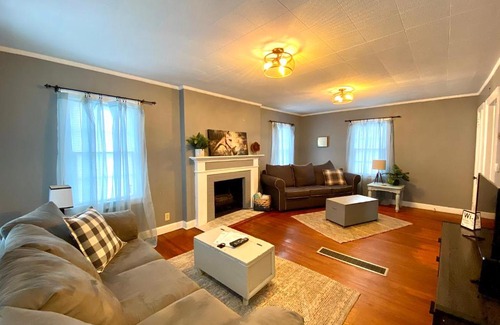 Dry Ridge House | Prickly Pair Suites