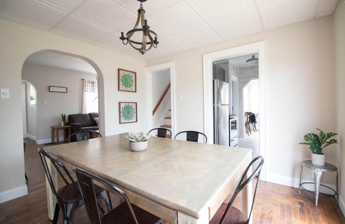 Dry Ridge House | Prickly Pair Suites