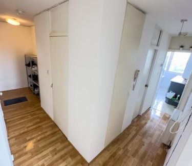 Woodberry Down House | Primary room with panoramic lake view