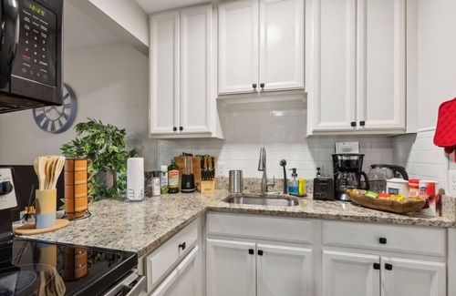 Central Arlington Apartment | Prime 1BD Close to the Action