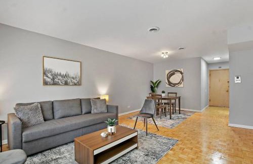 Evanston Apartment | Prime 2BR Chicago Apartment - Church 304