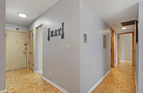 Evanston Apartment | Prime 2BR Chicago Apartment - Church 304