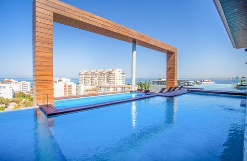 Emiliano Zapata Condo | Prime 2BR Condo, Rooftop Pool & Gym