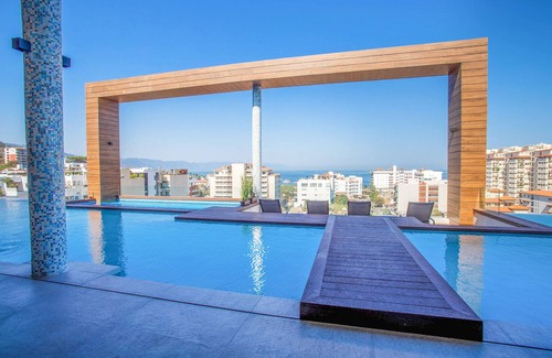 Emiliano Zapata Condo | Prime 2BR Condo, Rooftop Pool & Gym