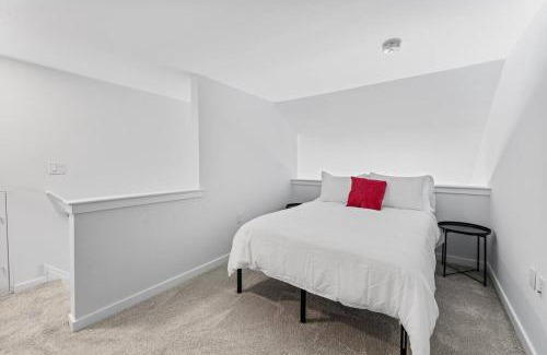 Hackensack River Waterfront Apartment | Prime 3 Bedroom Loft Only 25 Mins to Soho NYC