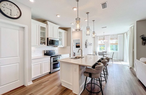 Venice House | Prime Area Near Golf Courses! Stunning 3 BDRM! Utils Incl