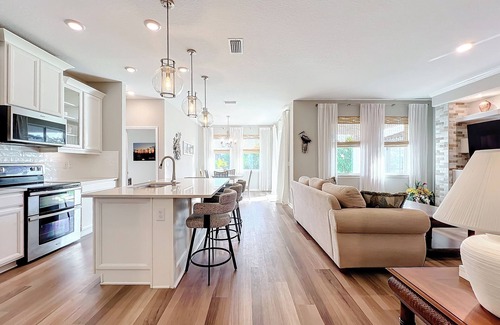 Venice House | Prime Area Near Golf Courses! Stunning 3 BDRM! Utils Incl