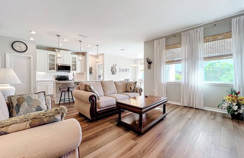 Venice House | Prime Area Near Golf Courses! Stunning 3 BDRM! Utils Incl