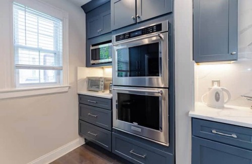 Highland Park House | Prime Boston Location: Spacious 5BR, 6 Beds, 2.5 Baths, Sleeps 12, Free Parking!