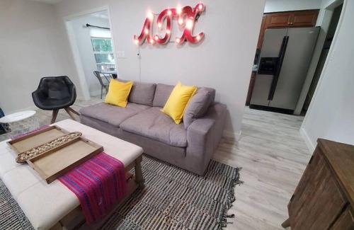 Parker Lane House | Prime Central Austin Getaway: Style & Convenience