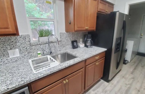 Parker Lane House | Prime Central Austin Getaway: Style & Convenience