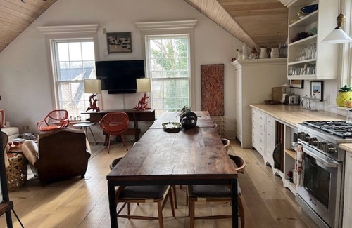 Brant Point House | Prime cliff road location, Walk to town, great light, duplex home,