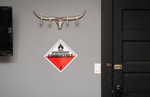 Cortez Hill Apartment | @Prime Downtown Location ~ THE Unique MAN CAVE!