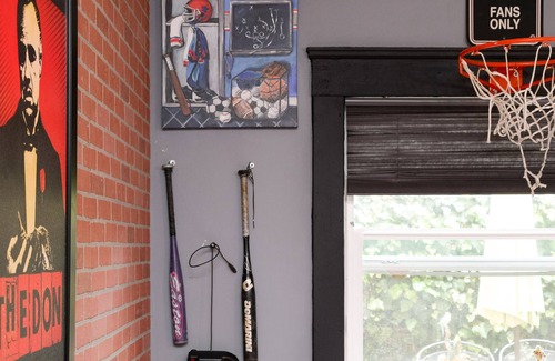 Cortez Hill Apartment | @Prime Downtown Location ~ THE Unique MAN CAVE!