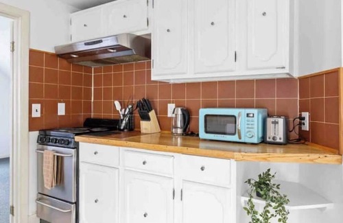 Old North End Apartment | Prime Downtown Sunny 2 Bedroom Flat!