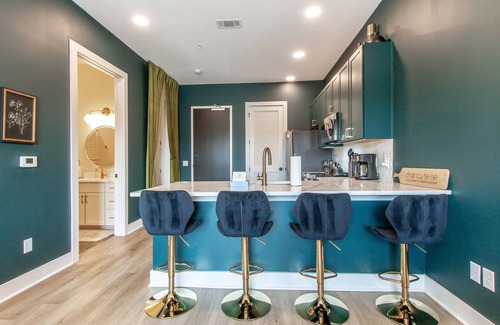 Five Points Apartment | Prime East Nashville 2BR Sleeps 5 Broadway