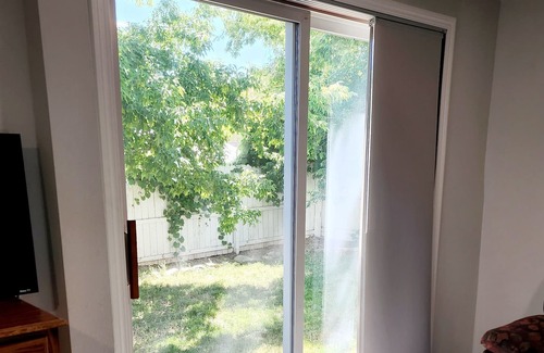 Whitewood House | Prime Family Retreat W/ Private Fenced Shaded Yard, BBQ-Peaceful & Relaxing