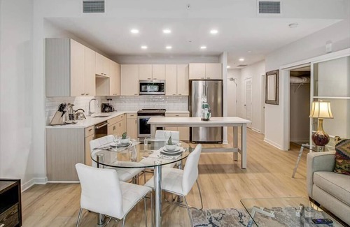Buzzard Point Apartment | Prime Historic DC | Petfriendly 1BR w/Pet Spa