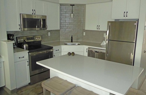 Redmond House | Prime Holiday Week Available and Starfest Holiday Lights!