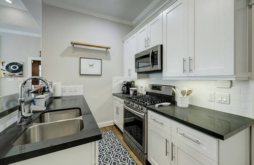 Shady Acres House | +Prime HTX Heights Location +Walkable to Dining/Coffee +King/Queen & Bunk Rooms