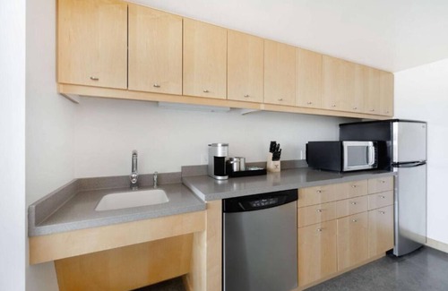 Iowa City Hotel | Prime Iowa City Location - Stylish Suite with Full Kitchen!