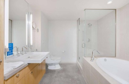Iowa City Hotel | Prime Iowa City Location - Stylish Suite with Full Kitchen!