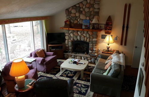 Lake Ann Cottage | 😊Prime June Week still open. Great Cottage on a full use Lake, sleeps 13+Babe