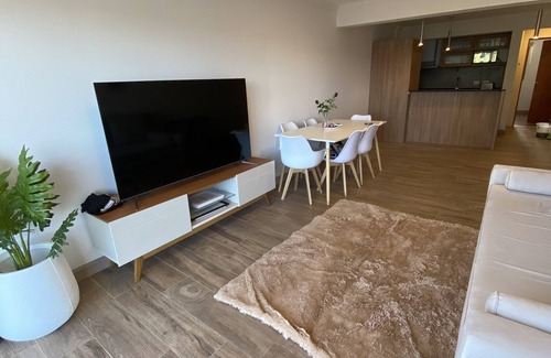 Belgrano Apartment | Prime location, amazing lake view. World class Skiing, hiking & exploring. n