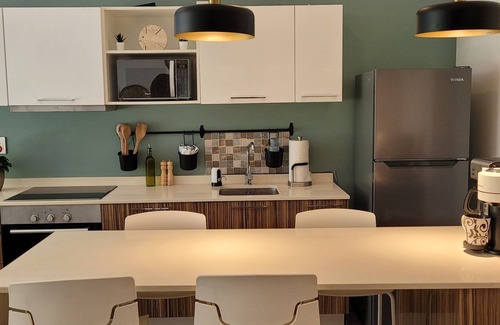 12th Street Apartment | PRIME LOCATION 1 BR APT Downtown Playa del Carmen w/PARKING/Pool/GYM