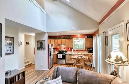 Chalet Village Cottage | Prime Location 1.5 miles to Ober Gatlinburg