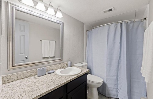 Lake Highlands Apartment | Prime Location: 1 King Bed Apt near Major Highways & Dallas Hospitals
