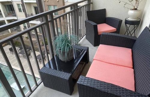 Woodlake - Briar Meadow Apartment | Prime location. 1King Bed, minutes from Galleria mall.
