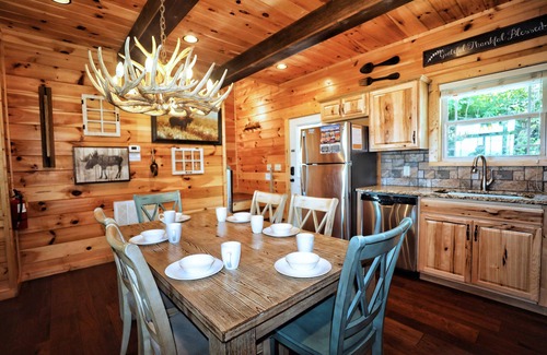 Gatlinburg - Pigeon Forge Cabin | PRIME Location! 2/2 Cabin! VIEWS! Game Room! Covered Decks! Fire Pit! Hot Tub!