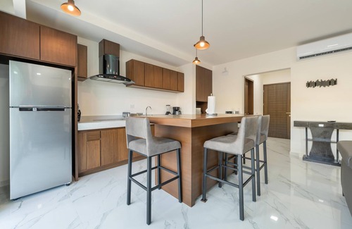 Centro - Supmza 001 Condo | Prime Location. 2 BR Condo w/Ocean View Pool.