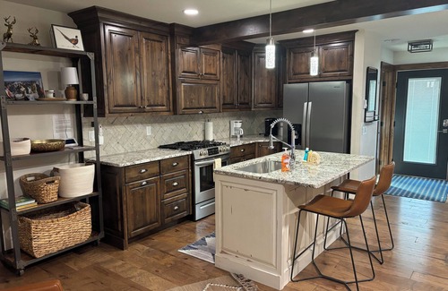 Ketchum Condo | Prime location 2-bedroom, 2 ensuite cozy condo w fireplace, ski trip ready!