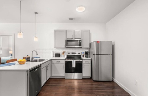 Hough Apartment | Prime Location 2BR Apt Near Clinic & CWRU