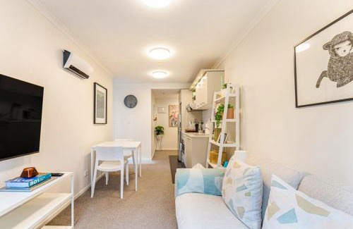 Grafton Apartment | Prime location - 2BR Urban retreat I Zodiak Stays