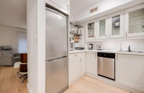 Garden District House | Prime Location 2BR with KingBed in Vibrant Toronto